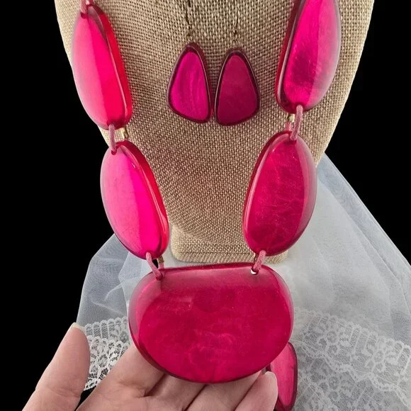 Resin/Lucite Pink Necklace Bracelet & Earrings Jewelry Set BOLD Statement - Picture 4 of 11